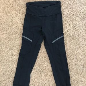 CROPPED LULULEMON WORKOUT LEGGINGS
